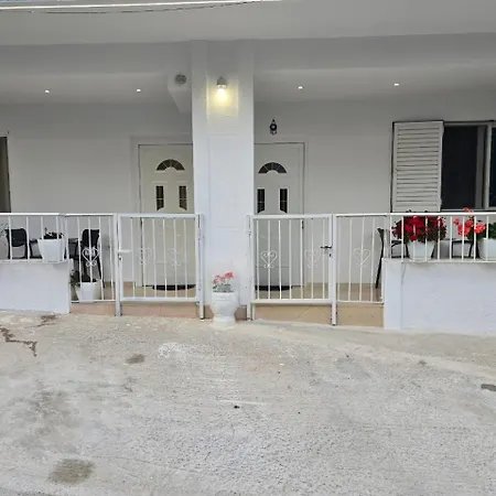 Aila * Saranda
