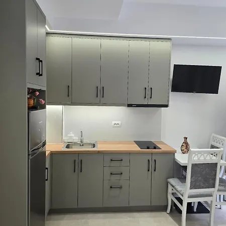 Aila * Sarandë